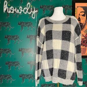 CYRUS Black & White Plaid Fuzzy Soft Scoop Neck Long Sleeve Sweater Size M